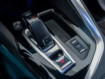 Peugeot 3008 GT Line • 2022 • DIESEL • EAT8 • LED • Pack Saf