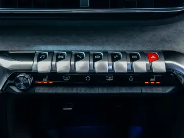 Peugeot 3008 GT Line • 2022 • DIESEL • EAT8 • LED • Pack Saf