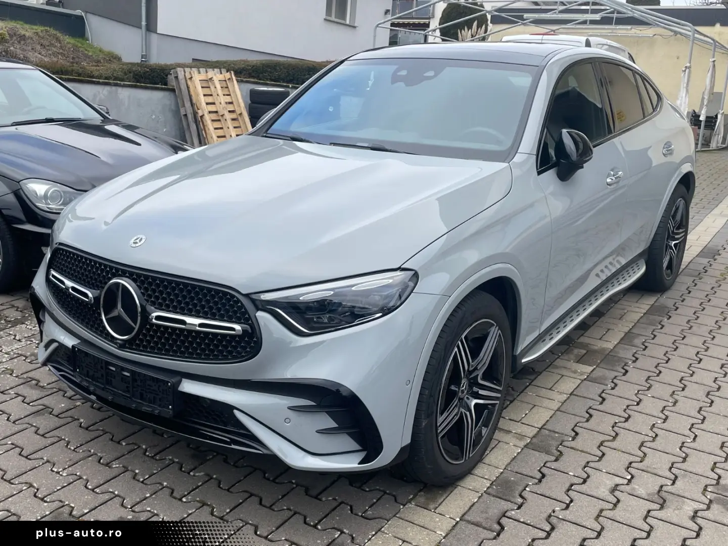 MERCEDES-BENZ GLC 300 d 4M AMG-PANO-DIST-HUD-AHK-360K-BUR-20