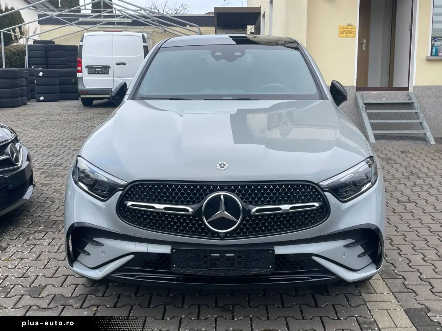 MERCEDES-BENZ GLC 300 d 4M AMG-PANO-DIST-HUD-AHK-360K-BUR-20