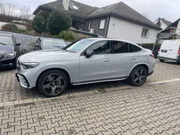 MERCEDES-BENZ GLC 300 d 4M AMG-PANO-DIST-HUD-AHK-360K-BUR-20