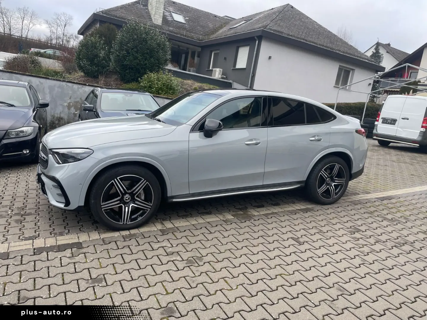 MERCEDES-BENZ GLC 300 d 4M AMG-PANO-DIST-HUD-AHK-360K-BUR-20