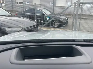 MERCEDES-BENZ GLC 300 d 4M AMG-PANO-DIST-HUD-AHK-360K-BUR-20