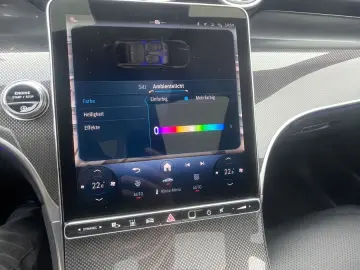 MERCEDES-BENZ GLC 300 d 4M AMG-PANO-DIST-HUD-AHK-360K-BUR-20