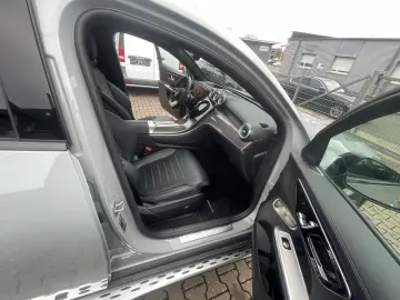 MERCEDES-BENZ GLC 300 d 4M AMG-PANO-DIST-HUD-AHK-360K-BUR-20