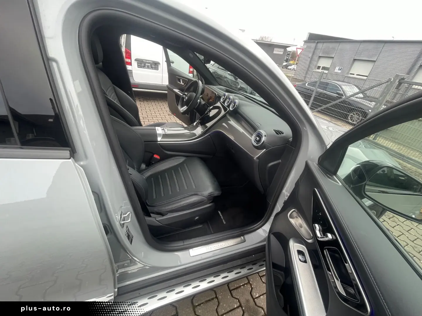 MERCEDES-BENZ GLC 300 d 4M AMG-PANO-DIST-HUD-AHK-360K-BUR-20