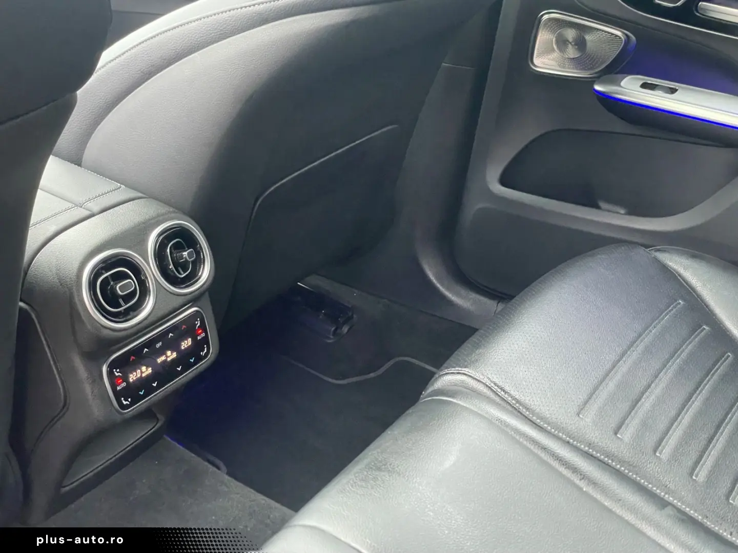 MERCEDES-BENZ GLC 300 d 4M AMG-PANO-DIST-HUD-AHK-360K-BUR-20