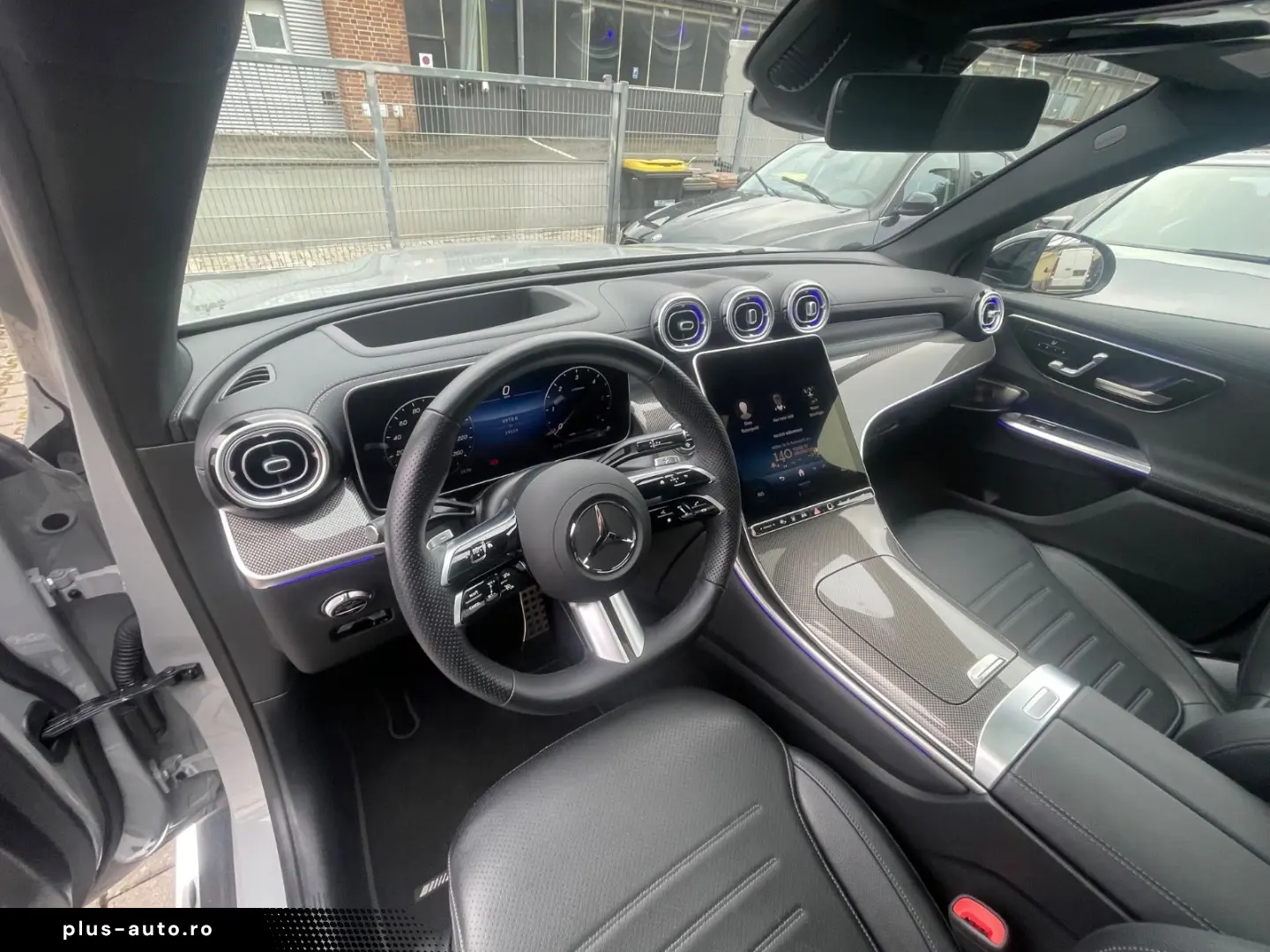 MERCEDES-BENZ GLC 300 d 4M AMG-PANO-DIST-HUD-AHK-360K-BUR-20