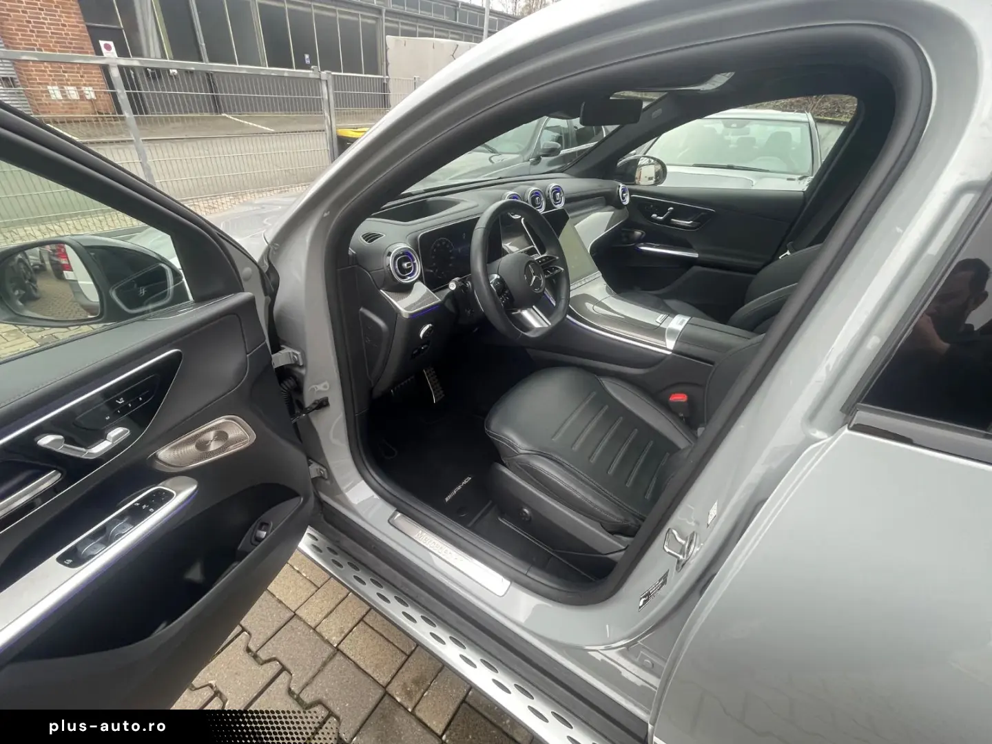 MERCEDES-BENZ GLC 300 d 4M AMG-PANO-DIST-HUD-AHK-360K-BUR-20