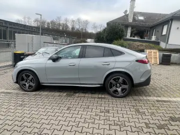 MERCEDES-BENZ GLC 300 d 4M AMG-PANO-DIST-HUD-AHK-360K-BUR-20