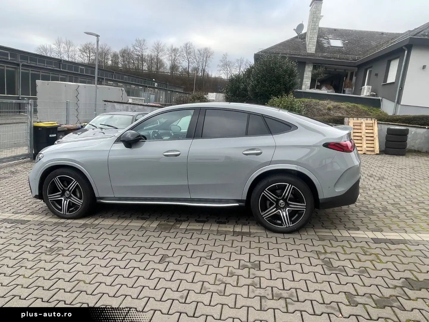 MERCEDES-BENZ GLC 300 d 4M AMG-PANO-DIST-HUD-AHK-360K-BUR-20