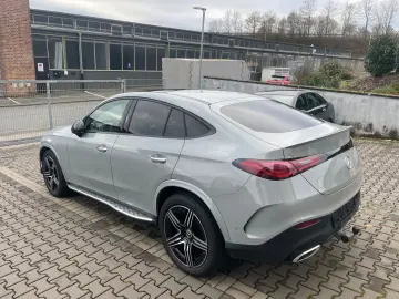 MERCEDES-BENZ GLC 300 d 4M AMG-PANO-DIST-HUD-AHK-360K-BUR-20