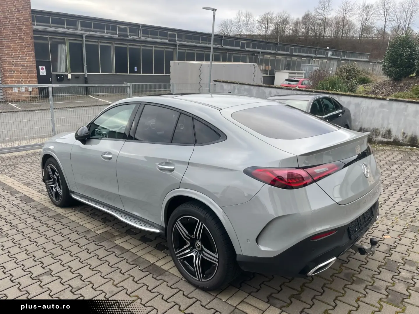 MERCEDES-BENZ GLC 300 d 4M AMG-PANO-DIST-HUD-AHK-360K-BUR-20