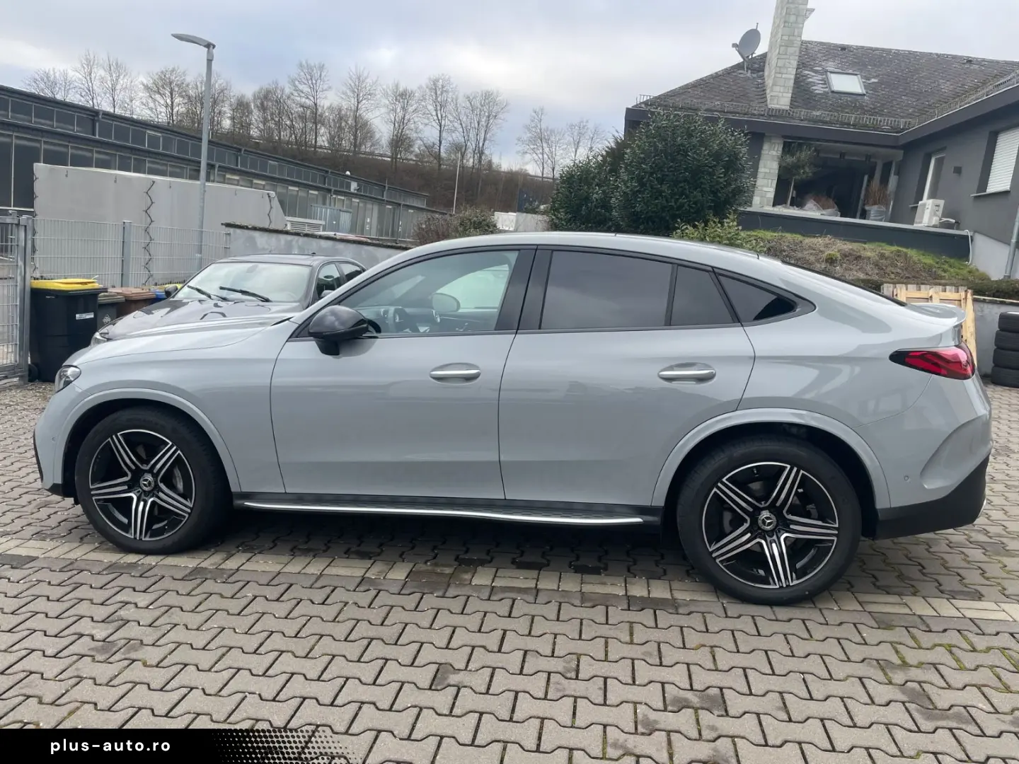MERCEDES-BENZ GLC 300 d 4M AMG-PANO-DIST-HUD-AHK-360K-BUR-20