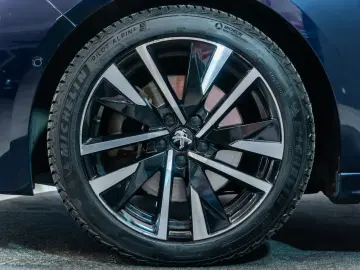 Peugeot 508 • GT • 1.6L • Hybrid • Automat • Rate Credit Lea