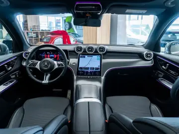 Mercedes-Benz GLC 300 e 4MATIC • 2.0 •  Off-Roader  • Benzin