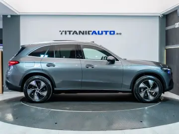 Mercedes-Benz GLC 300 e 4MATIC • 2.0 •  Off-Roader  • Benzin