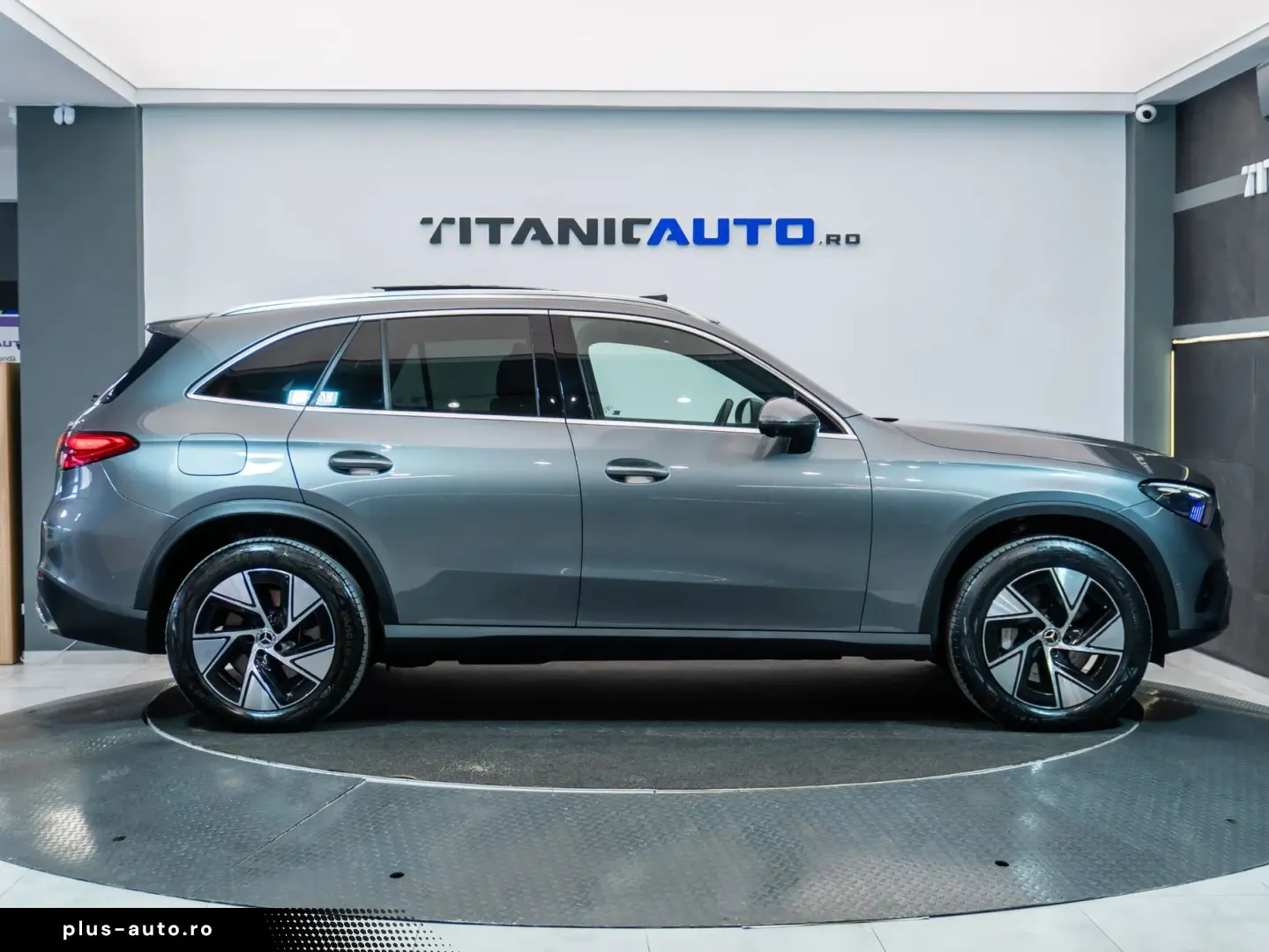 Mercedes-Benz GLC 300 e 4MATIC • 2.0 •  Off-Roader  • Benzin