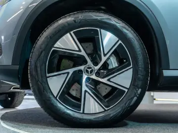 Mercedes-Benz GLC 300 e 4MATIC • 2.0 •  Off-Roader  • Benzin