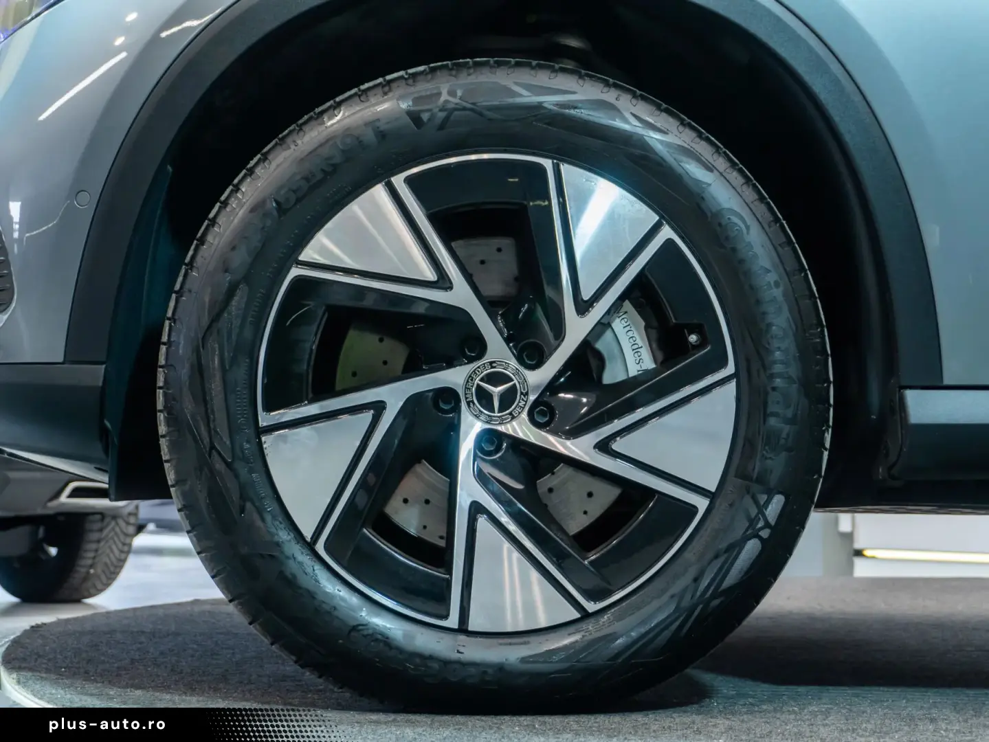 Mercedes-Benz GLC 300 e 4MATIC • 2.0 •  Off-Roader  • Benzin