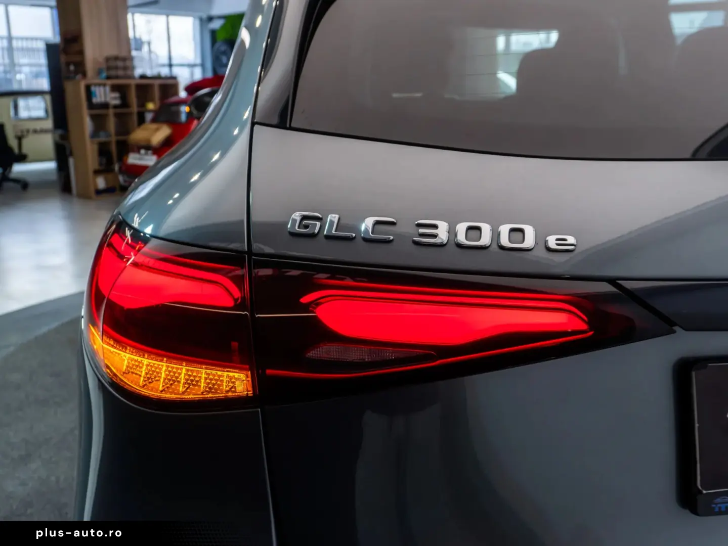 Mercedes-Benz GLC 300 e 4MATIC • 2.0 •  Off-Roader  • Benzin