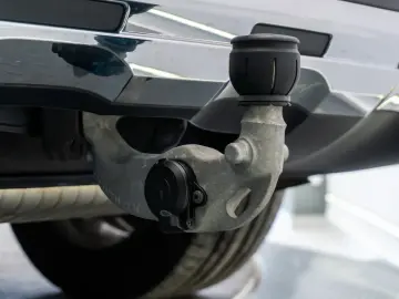 Mercedes-Benz GLC 300 e 4MATIC • 2.0 •  Off-Roader  • Benzin