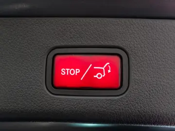 Mercedes-Benz GLC 300 e 4MATIC • 2.0 •  Off-Roader  • Benzin