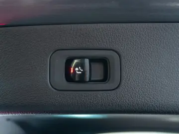 Mercedes-Benz GLC 300 e 4MATIC • 2.0 •  Off-Roader  • Benzin