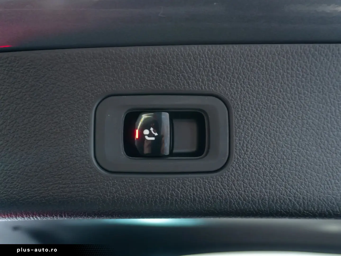 Mercedes-Benz GLC 300 e 4MATIC • 2.0 •  Off-Roader  • Benzin