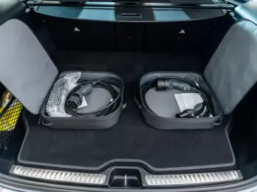 Mercedes-Benz GLC 300 e 4MATIC • 2.0 •  Off-Roader  • Benzin