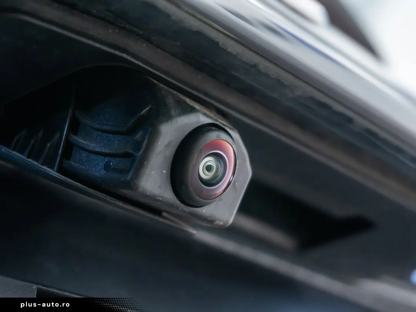 Mercedes-Benz GLC 300 e 4MATIC • 2.0 •  Off-Roader  • Benzin