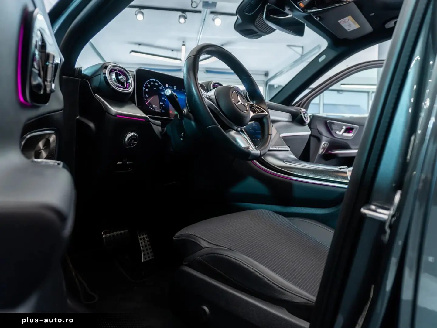 Mercedes-Benz GLC 300 e 4MATIC • 2.0 •  Off-Roader  • Benzin