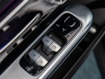 Mercedes-Benz GLC 300 e 4MATIC • 2.0 •  Off-Roader  • Benzin