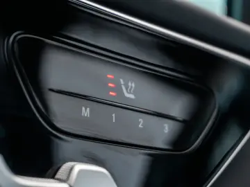 Mercedes-Benz GLC 300 e 4MATIC • 2.0 •  Off-Roader  • Benzin