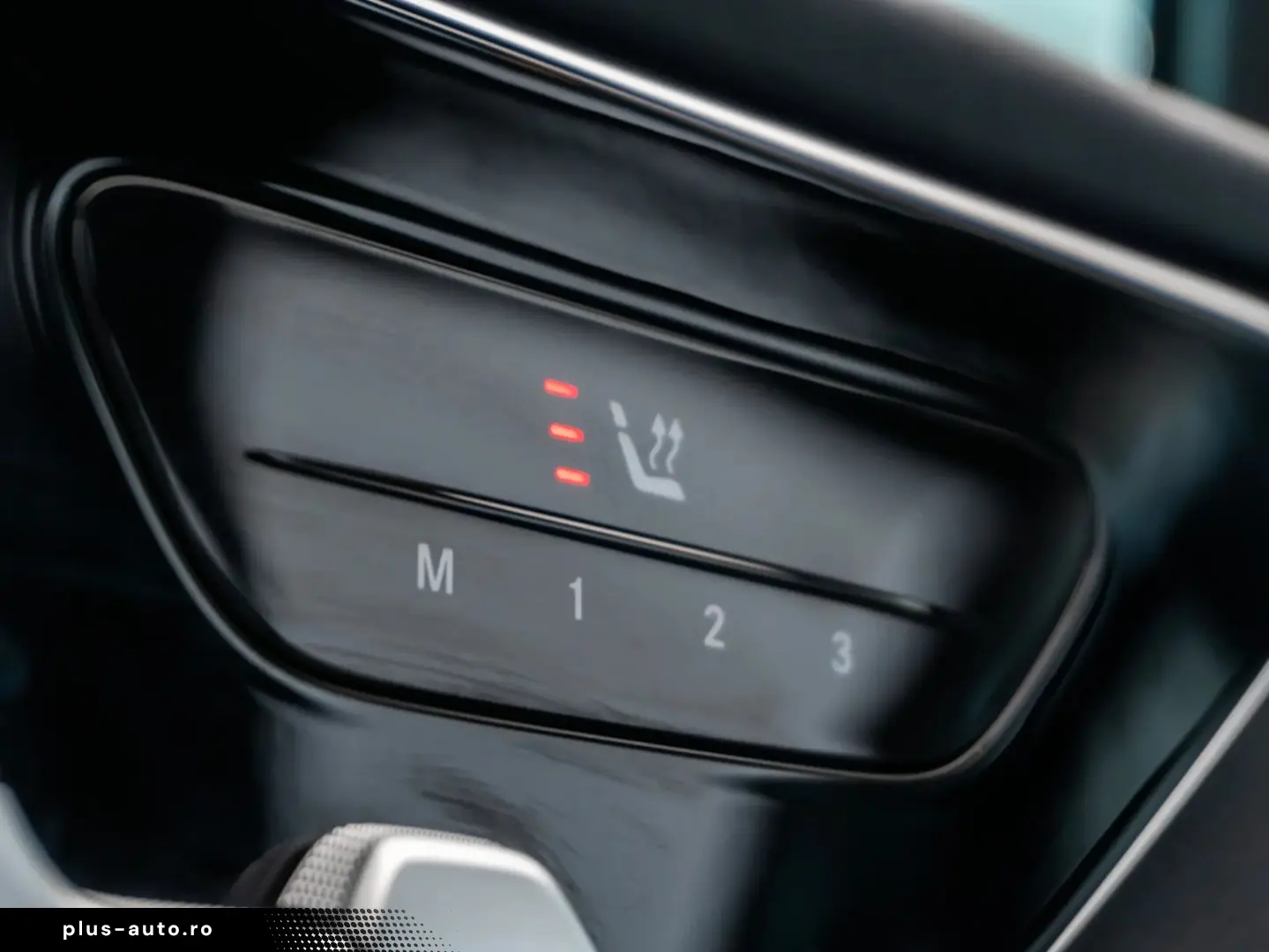 Mercedes-Benz GLC 300 e 4MATIC • 2.0 •  Off-Roader  • Benzin