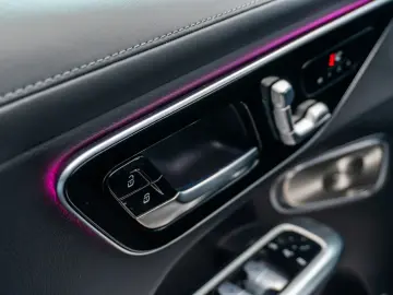 Mercedes-Benz GLC 300 e 4MATIC • 2.0 •  Off-Roader  • Benzin