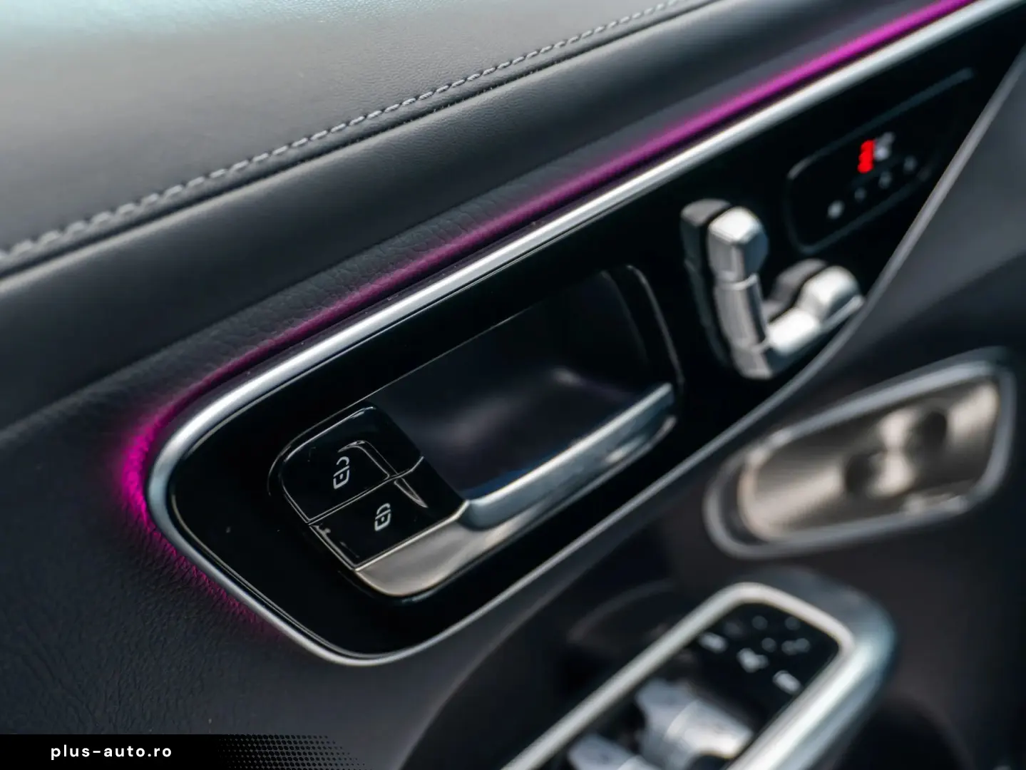 Mercedes-Benz GLC 300 e 4MATIC • 2.0 •  Off-Roader  • Benzin