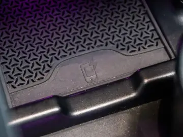 Mercedes-Benz GLC 300 e 4MATIC • 2.0 •  Off-Roader  • Benzin