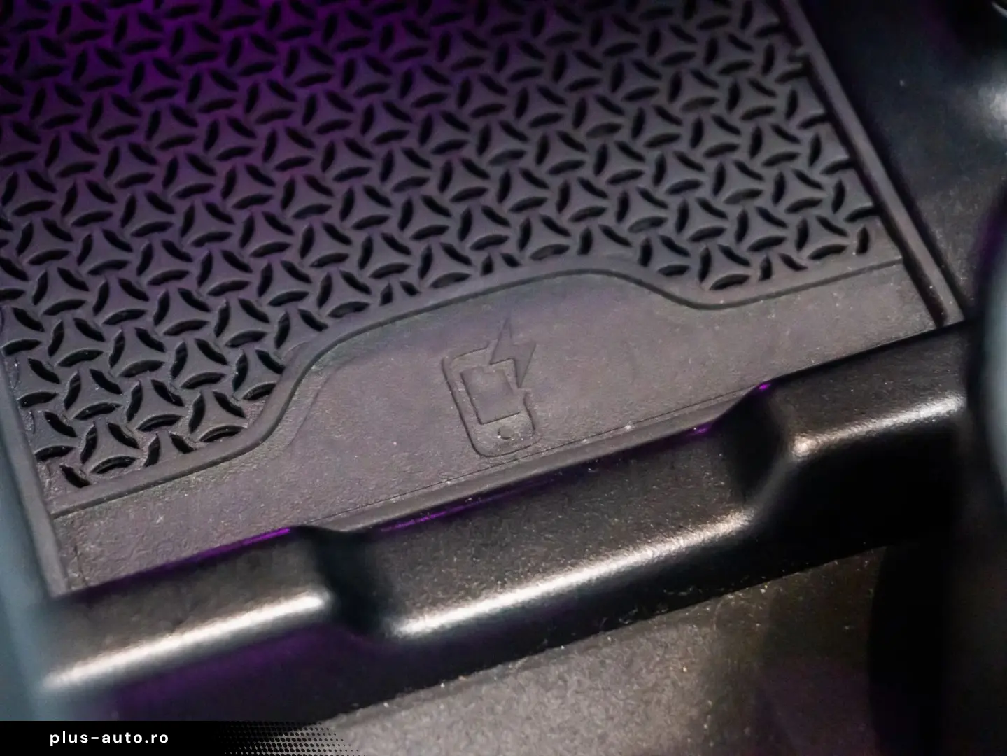 Mercedes-Benz GLC 300 e 4MATIC • 2.0 •  Off-Roader  • Benzin