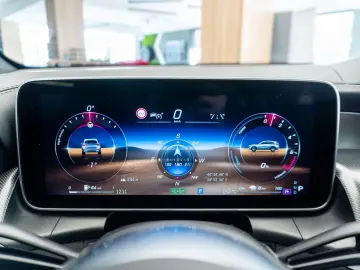 Mercedes-Benz GLC 300 e 4MATIC • 2.0 •  Off-Roader  • Benzin