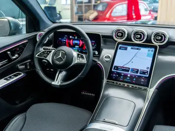 Mercedes-Benz GLC 300 e 4MATIC • 2.0 •  Off-Roader  • Benzin