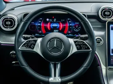 Mercedes-Benz GLC 300 e 4MATIC • 2.0 •  Off-Roader  • Benzin