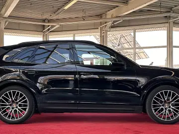 Porsche Cayenne Platinum Edition PANO BOSE