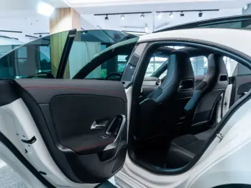 Mercedes-Benz CLA 250e AMG Line Full LED Trapa Leasing Rate