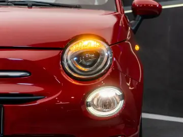 Fiat 500 • 0.9 TwinAir 80 CP • Automată • Bi-Xenon  • 2015