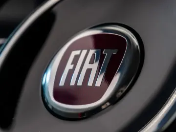 Fiat 500 • 0.9 TwinAir 80 CP • Automată • Bi-Xenon  • 2015