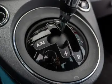 Fiat 500 • 0.9 TwinAir 80 CP • Automată • Bi-Xenon  • 2015