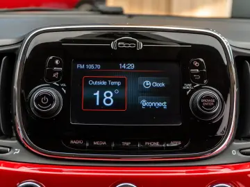 Fiat 500 • 0.9 TwinAir 80 CP • Automată • Bi-Xenon  • 2015