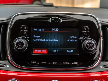 Fiat 500 • 0.9 TwinAir 80 CP • Automată • Bi-Xenon  • 2015