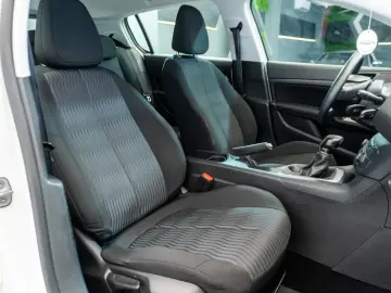 Peugeot 308 1.2 VTi Active Multimedia   AUX   Bluetooth   CD